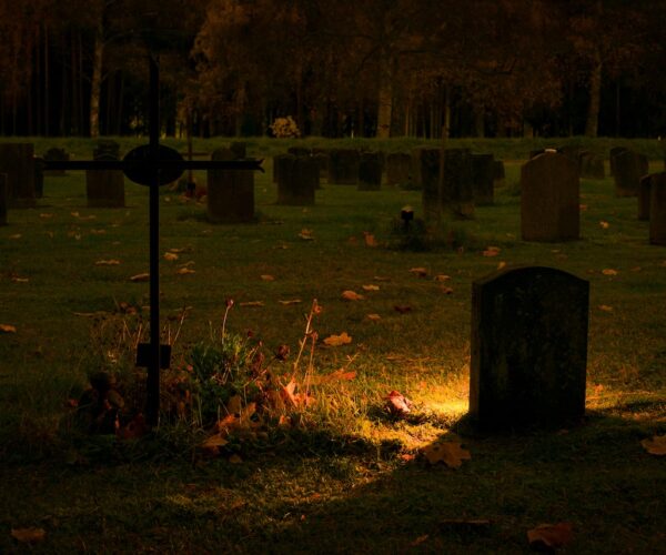 Why Should You Buy a Cemetery Plot